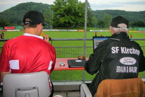 turnierleitung-kirchen-29-07-2011-von-hintenB4DAD826-93E9-EC1D-F4FE-91B4C7FC3BB1.jpg